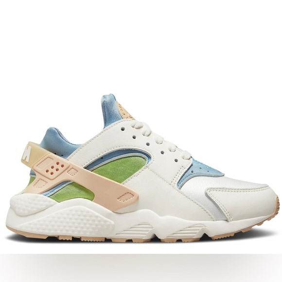 Nike Shoes - Nike 
huarache 
'sun club'
brand new
NWOT